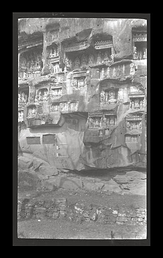 [Sichuan] Sseu-tch'ouan. Pa tcheou [Bazhou], Nan-k'an chan [Nankanshan], grande falaise, centre gauche_0