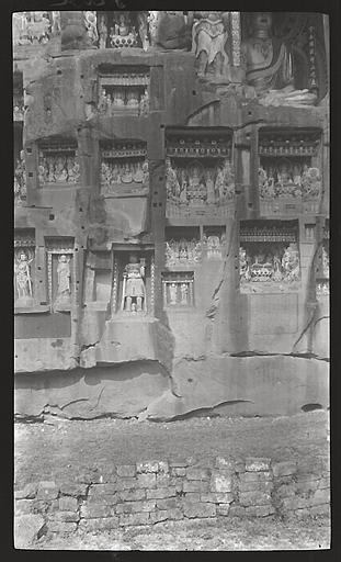 [Sichuan] Sseu-tch'ouan. Pa tcheou [Bazhou], Nan-k'an chan [Nankanshan], grande falaise, centre droit_0