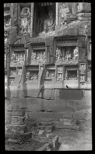 [Sichuan] Sseu-tch'ouan. Pa tcheou [Bazhou], Nan-k'an chan [Nankanshan], grande falaise, partie centrale, côté droit_0