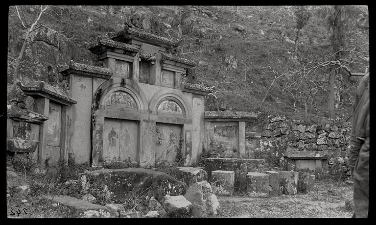 [Sichuan]. Pa tcheou [Bazhou], Nan-k'an chan [Nankanshan], tombeau de l'époque Hien-fong [Xianfeng]_0