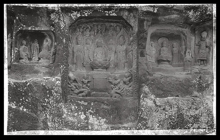 [Sichuan] Sseu-tch'ouan. Kia-kiang hien [Jiajiangxian], Ts'ien Fo yen [Qianfoyan], niche à la stèle_0