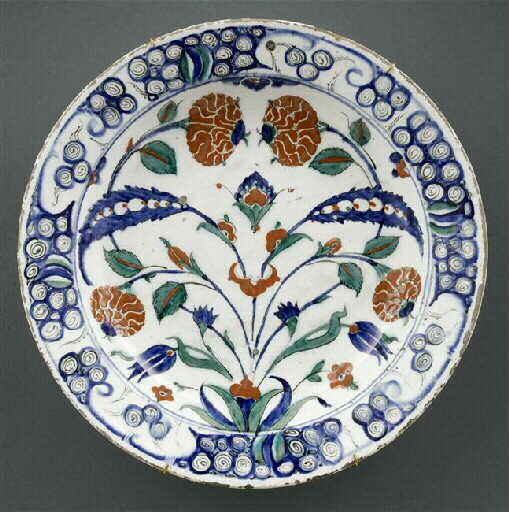 Petit plat au bouquet symétrique_0