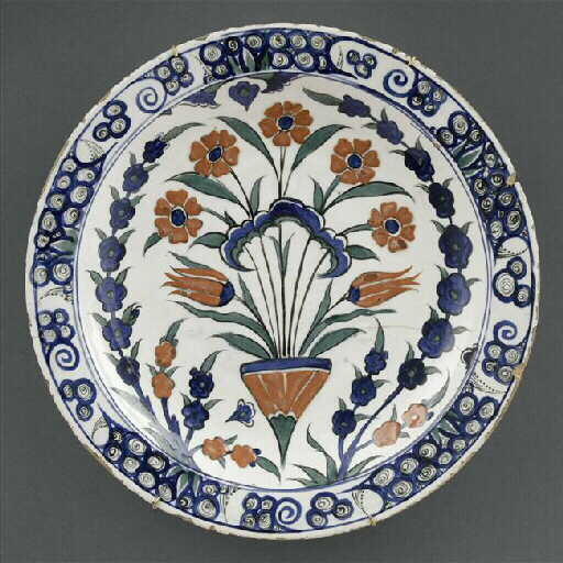 Plat au bouquet de rosettes et de tulipes_0