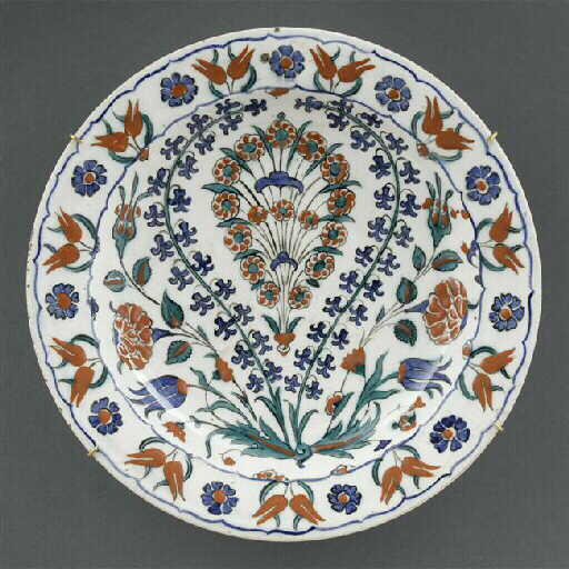 Plat aux tiges de jacinthes formant coeur_0