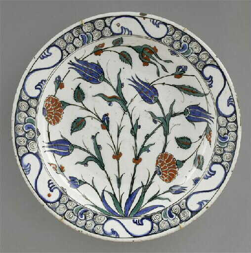 Plat au léger bouquet de tulipes et oeillets_0