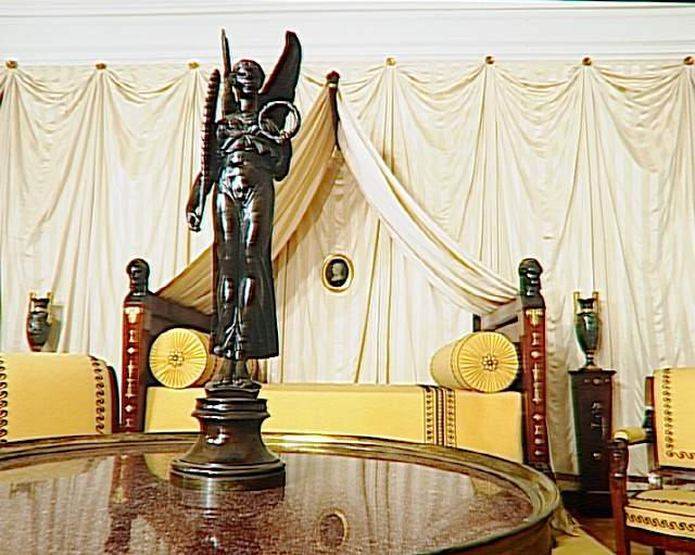 Statuette Victoire en bronze par Chaudet, chambre de Napoléon_0
