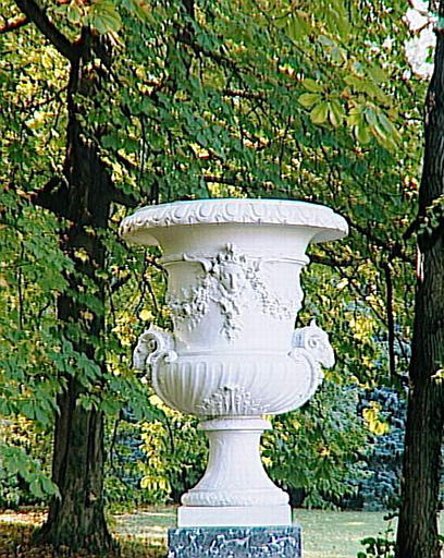 Vase du Printemps, situé dans le parc_1