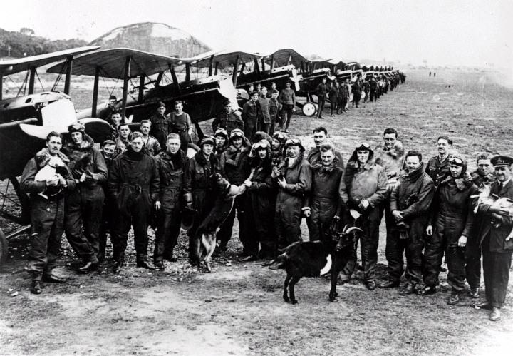 Edward Mannock dit Mick Mannock et ses équipiers [titre factice], 1918