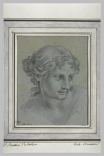 Tête de femme regardant à droite_0