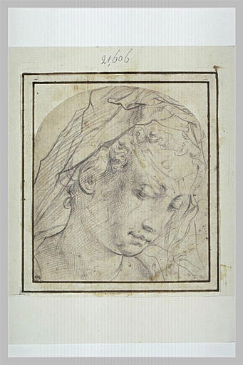 Tête de femme, de trois quarts vers la droite, le regard baissé_0