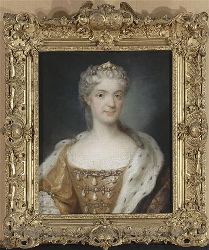 Marie Leczinska (1703-1768), reine de France, portant le manteau royal vers 1740_0