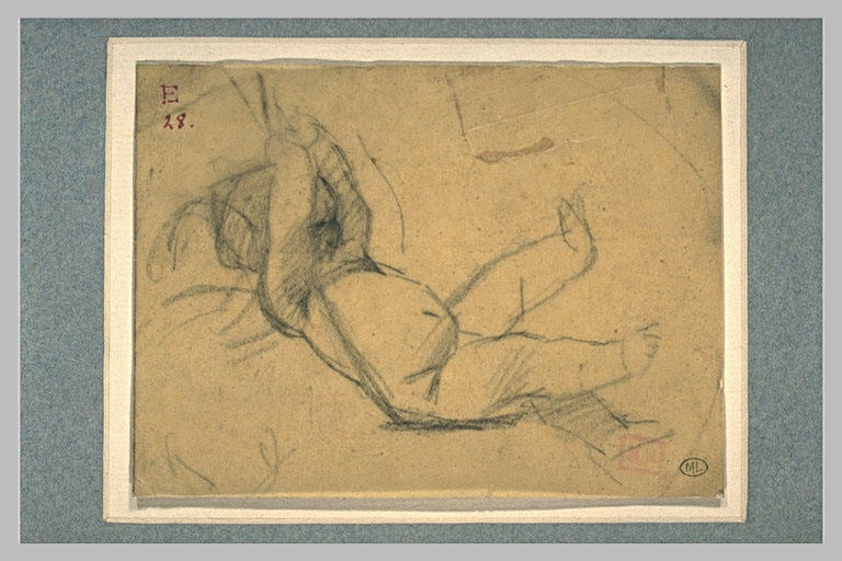 Un enfant couché, agitant les jambes_0