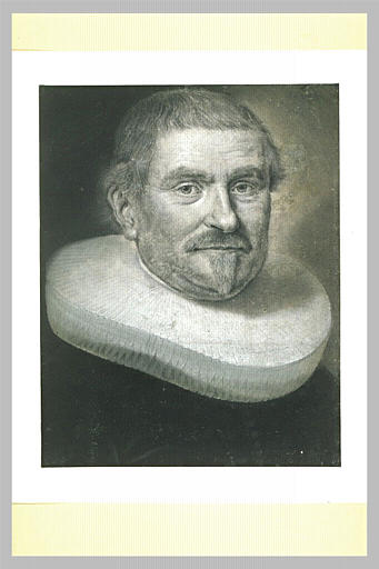 Portrait d'homme en buste, cheveux courts, moustache et barbiche_0