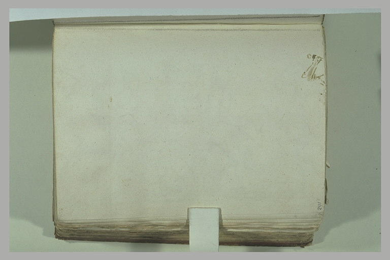 Main armée d'une épée_0