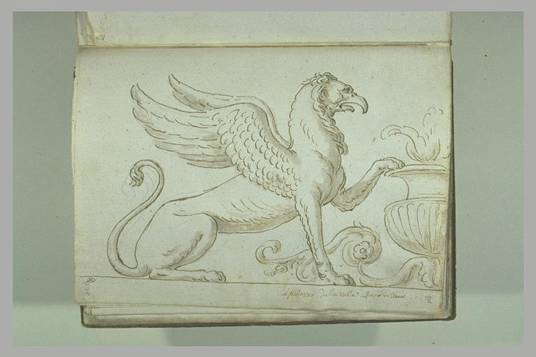 Griffon vu de profil vers la droite, la patte gauche posée sur le bord..._0
