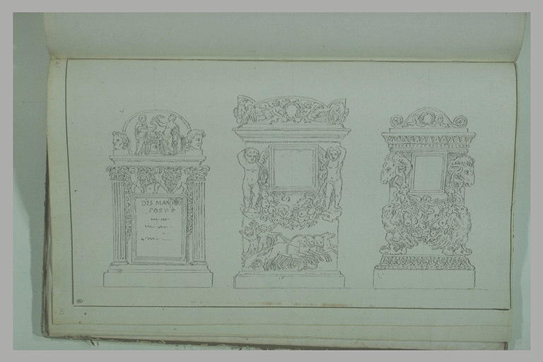 Etude d'autels funéraires antiques_0