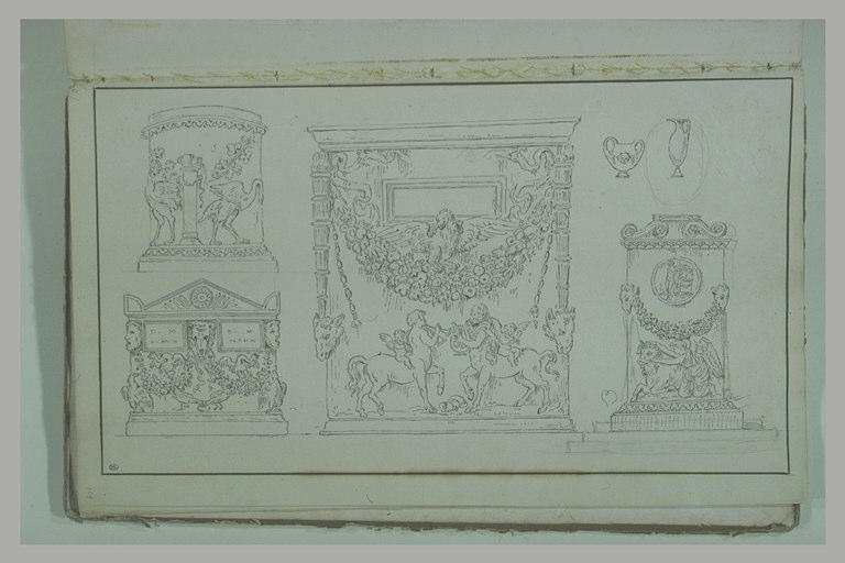 Etude d'une base de colonne, d'une urne funéraire, de trois autels antiques_0