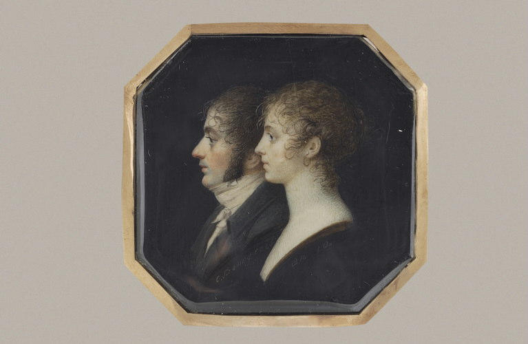 Têtes d'homme et de femme de profil, en forme de camée_0