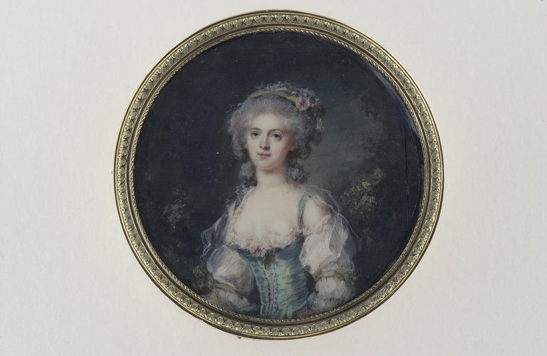 Jeune femme en corsage vert_0