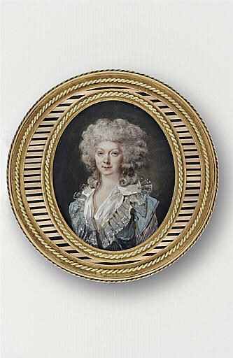 Jeune femme en jaquette vert d'eau_0