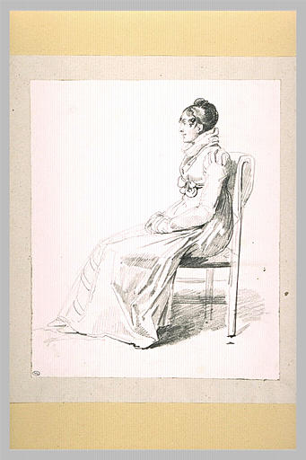 Femme assise sur une chaise, de profil à gauche_0