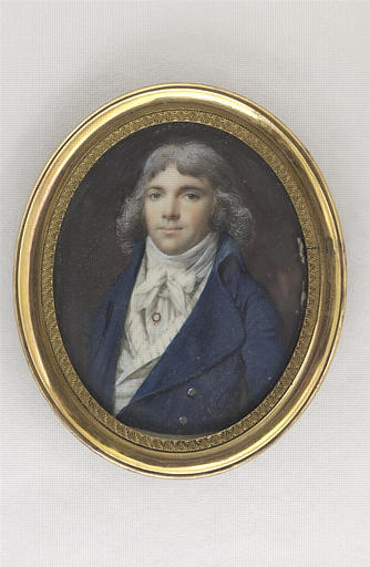 Portrait d'homme, de face, en habit bleu à grands revers et gilet blanc rayé_0