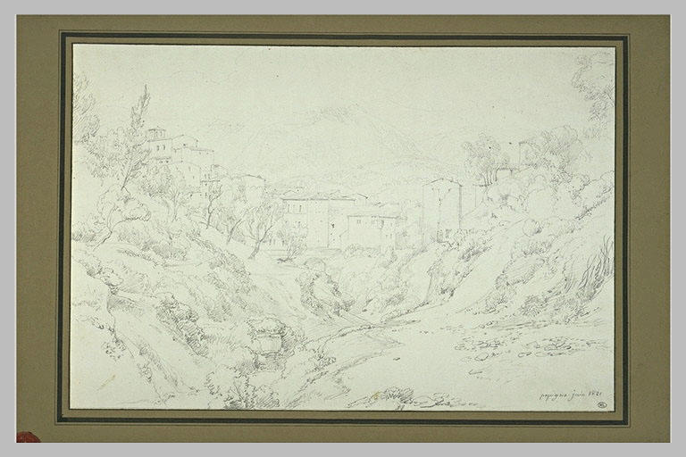 Petite ville dans un site de montagne_0