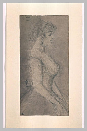 Jeune femme, vue de profil vers la droite_0