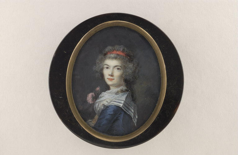 Portrait de dame, en buste, fichu de mousseline, et robe bleu-roi_0