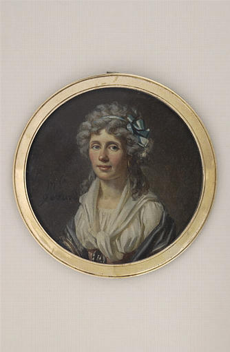 Portrait de femme, à mi-corps, avec un corsage blanc et une mante_0