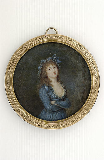 Portrait de jeune femme sur un fond de feuillage_0