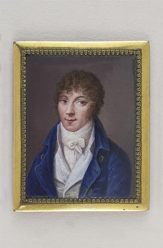 Portrait d'homme en habit bleu et gilet blanc rayé bleu_0