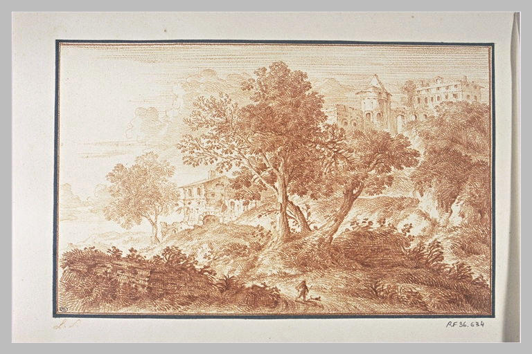 Figure cheminant aux abords d'un village, sur une route bordée d'arbres_0