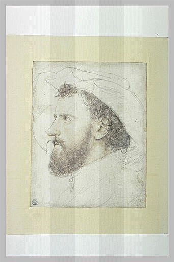 Portrait d'homme en buste, coiffé d'un chapeau à larges bords_0