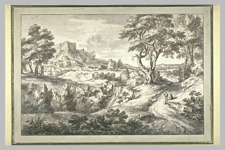 Cascade dans un paysage valloné et boisé_0