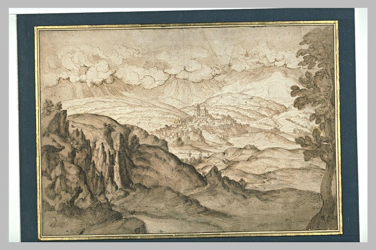 Ville au milieu d'un cirque rocheux_0