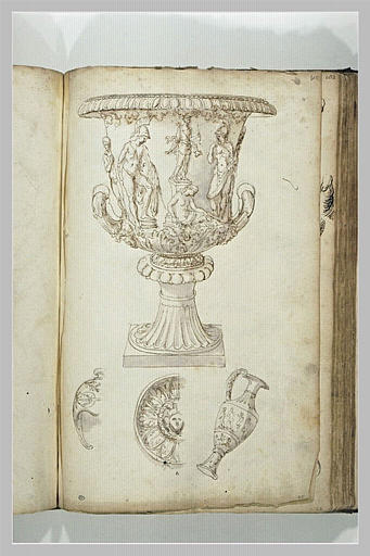 Vase antique, casque, aiguière et bassin_0