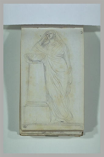 Femme drapée, debout, appuyée contre une colonne_0
