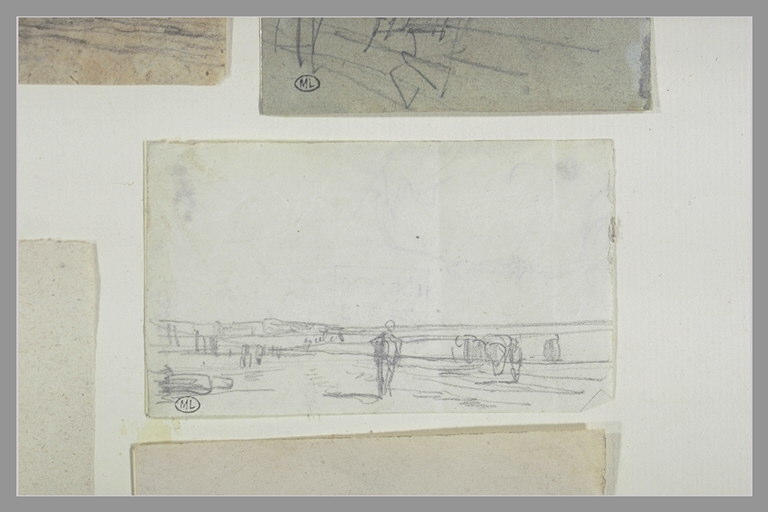 Hommes marchant sur une plage_0