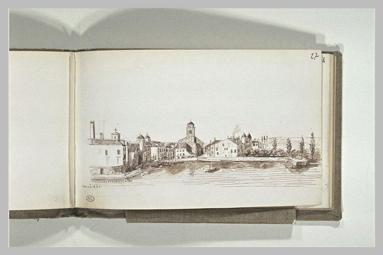 Vue d'une ville au bord de l'eau_0