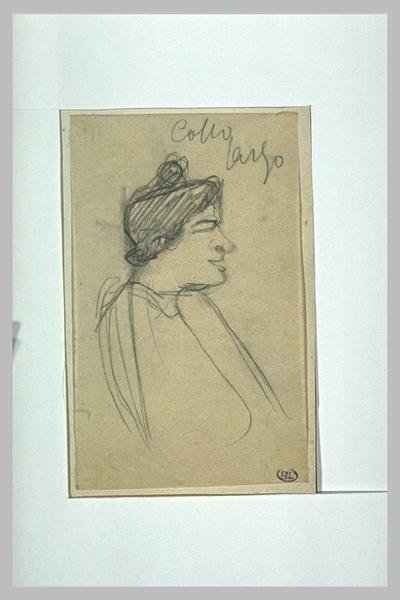 Femme vue en buste, de profil à droite, petit chignon sur le haut_0