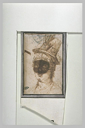 Tête de femme portant un loup, de face_0
