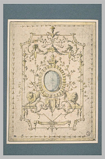 Médaillon surmonté d'une couronne entouré d'arabesques_0