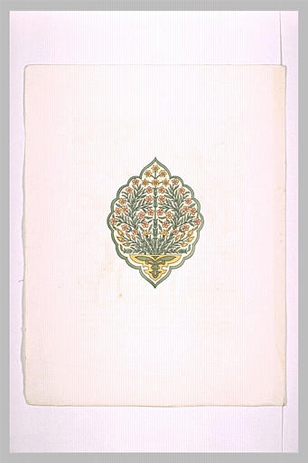 Médaillon en amande polylobé à décor floral_1