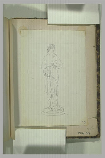 Statue d'une nymphe à demi nue_0
