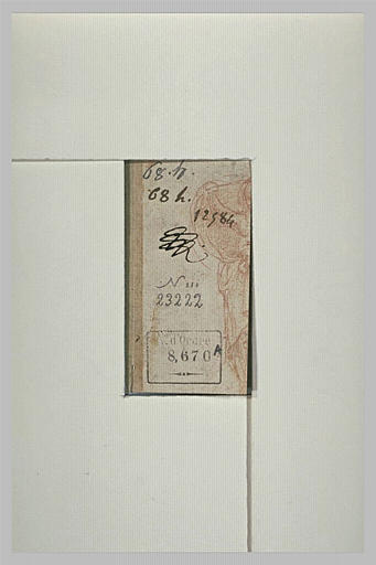 Figure drapée, debout, écartant ses voiles_0