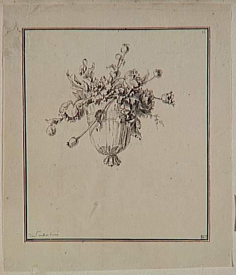 Pivoines, tulipe et pavots dans un vase drapé entouré d'un ruban_0