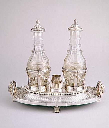 Service de table du roi d'Angleterre George III : Huilier d'une paire_0