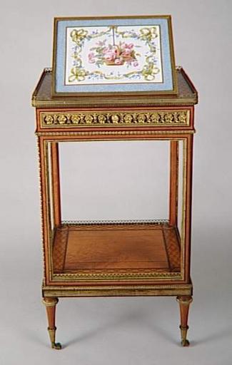 Table à lire et à écrire ornée d'un plateau rectangulaire en porcelaine de Sèvres_0