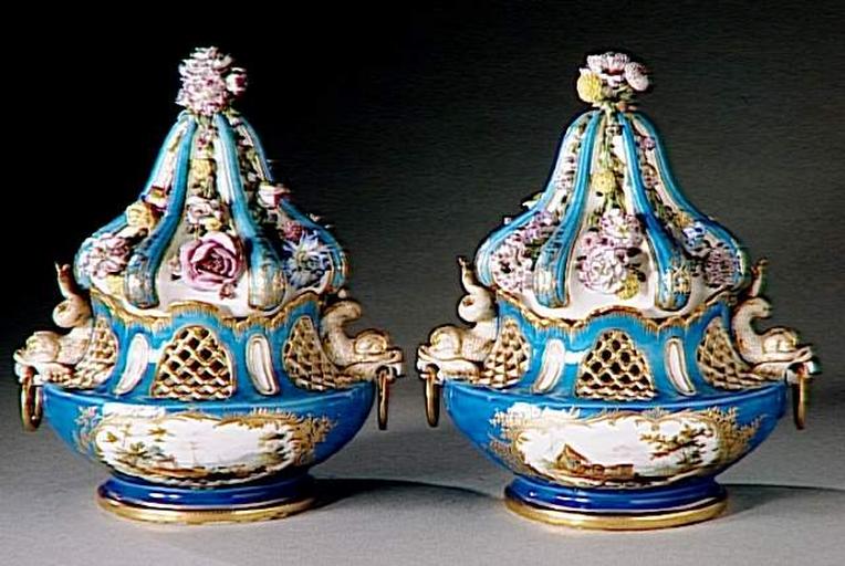 Pot-pourri à dauphins d'une paire_0